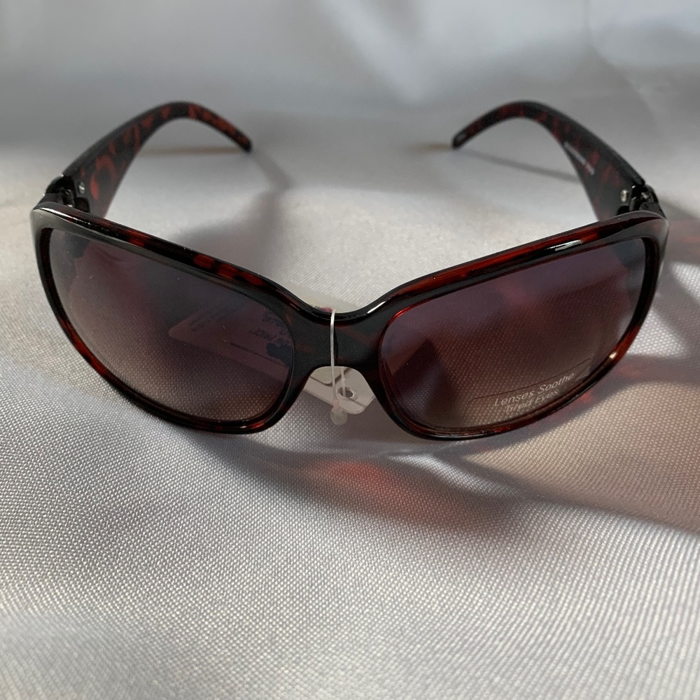 NWT. Style Science Beauty Solutions Sunglasses!